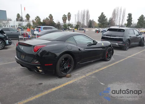 2011 Ferrari California z USA, uszkodzony, nr VIN ZFF65LJA4B0181841